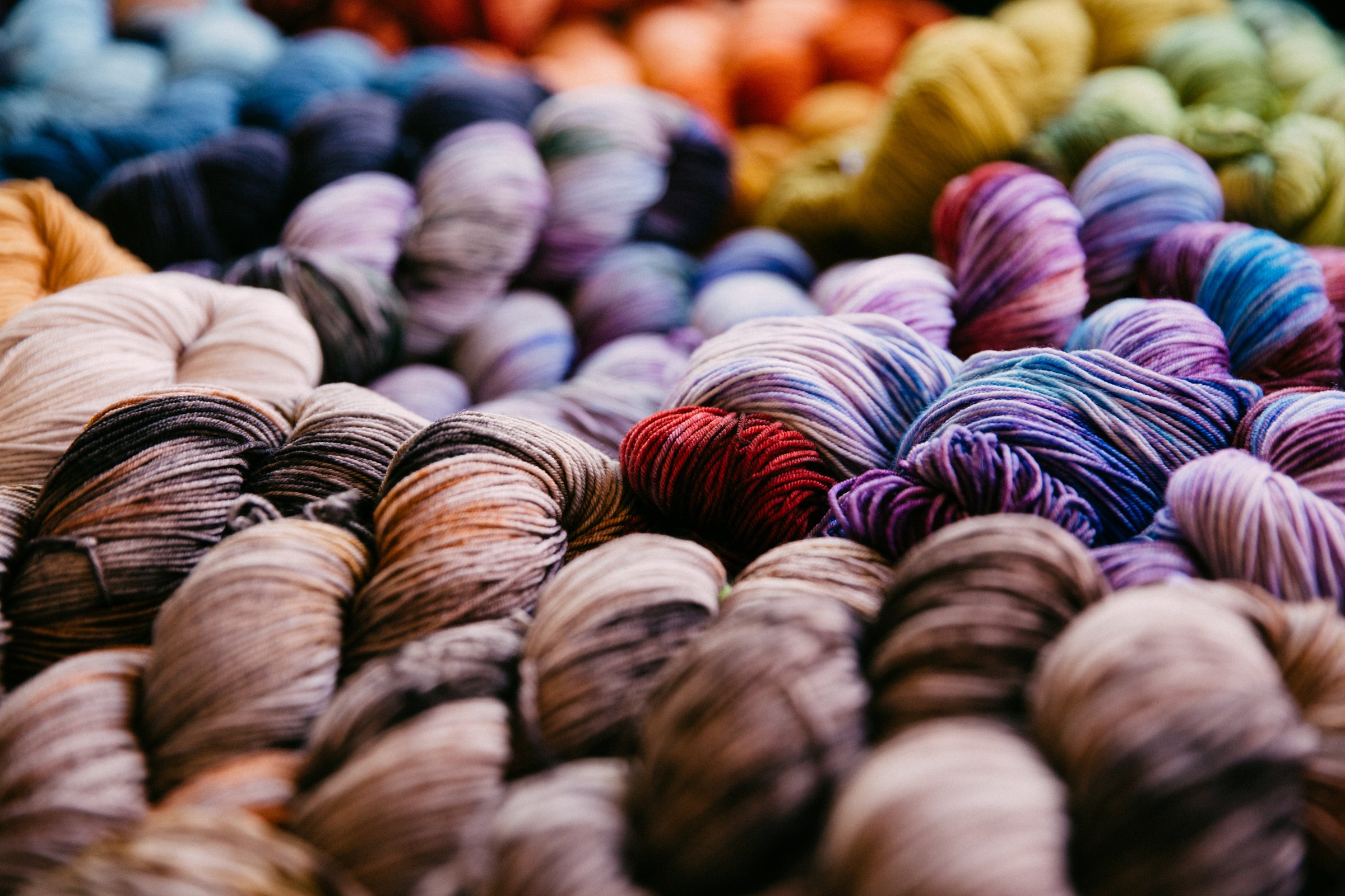 Wolle zu stricken und häkeln im Online Shop