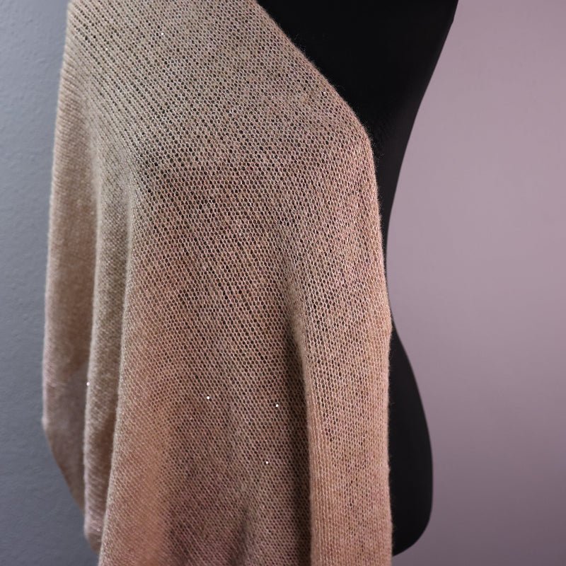 Elegantes handgestricktes Dreieckstuch aus Alpaka, Seide & Kaschmir – Altrosé