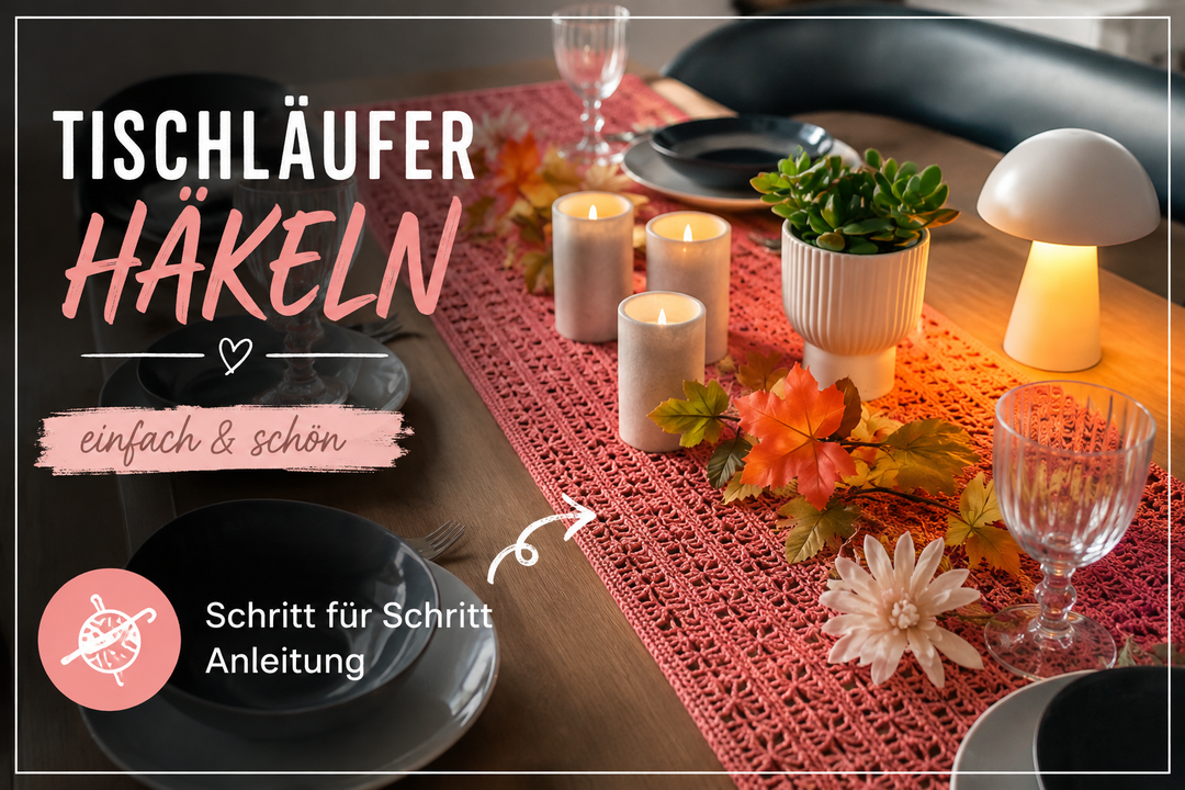 Gehäkelter Tischläufer Autumn Glow in Koralle mit dekorativem Lochmuster und herbstlicher Tischdekoration